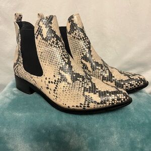 Steve Madden snakeskin pattern booties 8.5